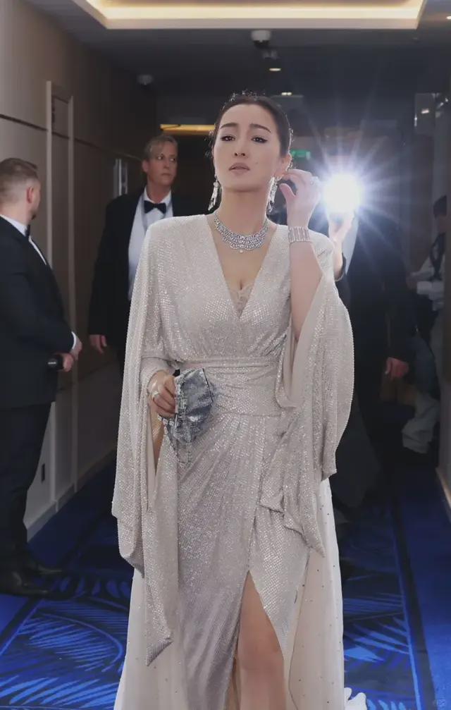 巩俐戛纳红毯造型_巩俐红毯图片_巩俐的时尚风格与红毯造型